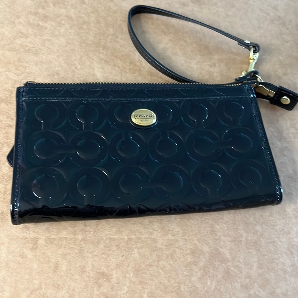 Coach wristlet wallet